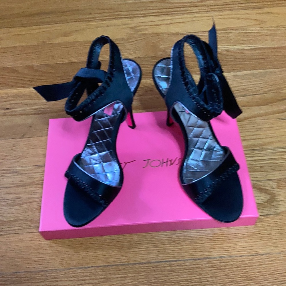 Betsy Johnson Carissa black satin sandal size 8- new in box